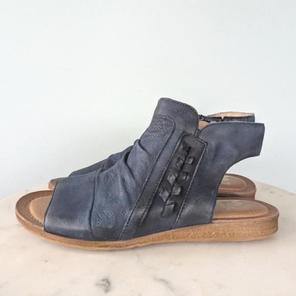 Miz Mooz NYC Women's Flaire Blue Leather Wide Width Sandals - Picture 9 of 14